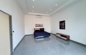 6 odalılar villa 585 m² Pattaya'da, Tayland. $1,130,000
