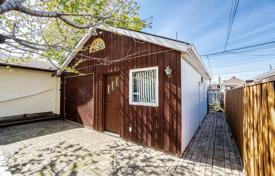 7 odalılar şehir içinde müstakil ev York'da, Kanada. C$1,507,000