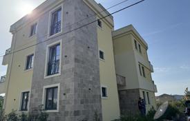 12 odalılar yazlık ev 407 m² Tivat city'da, Karadağ. 990,000 €