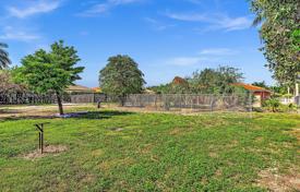5 odalılar şehir içinde müstakil ev 279 m² Miami'de, Amerika Birleşik Devletleri. $3,700,000