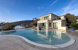 8 odalılar villa Roquebrune-sur-Argens'da, Fransa. 4,300,000 €
