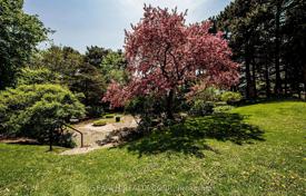 8 odalılar daire North York'da, Kanada. C$913,000