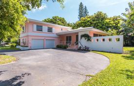 Yazlık ev – Bal Harbour, Florida, Amerika Birleşik Devletleri. $2,285,000