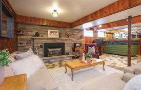 4 odalılar şehir içinde müstakil ev North York'da, Kanada. C$1,468,000
