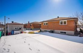 9 odalılar şehir içinde müstakil ev North York'da, Kanada. C$1,695,000