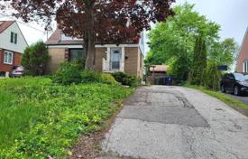 8 odalılar şehir içinde müstakil ev Scarborough'da, Kanada. C$1,590,000