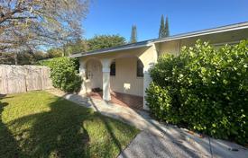 3 odalılar şehir içinde müstakil ev 130 m² Fort Lauderdale'de, Amerika Birleşik Devletleri. $725,000