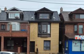 14 odalılar konak College Street'da, Kanada. C$2,176,000