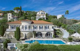 8 odalılar villa Mandelieu-la-Napoule'de, Fransa. 2,975,000 €