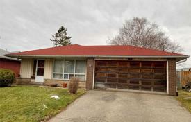 3 odalılar şehir içinde müstakil ev Etobicoke'de, Kanada. C$1,313,000