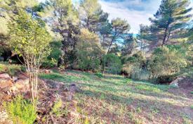 Arsa Mougins'de, Fransa. 999,000 €