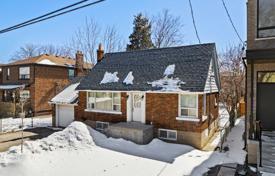 6 odalılar şehir içinde müstakil ev Etobicoke'de, Kanada. C$2,047,000