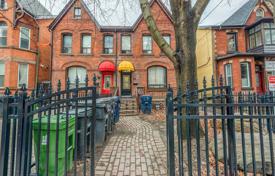 8 odalılar konak Old Toronto'da, Kanada. C$2,574,000