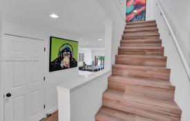2 odalılar şehir içinde müstakil ev 128 m² Miami'de, Amerika Birleşik Devletleri. $690,000