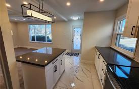 4 odalılar şehir içinde müstakil ev Etobicoke'de, Kanada. C$1,640,000