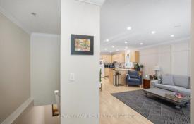 8 odalılar şehir içinde müstakil ev North York'da, Kanada. C$1,292,000