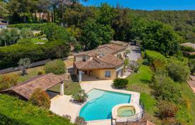8 odalılar villa Le Rouret'da, Fransa. 1,590,000 €