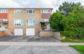 4 odalılar konak North York'da, Kanada. C$1,388,000