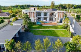 5 odalılar villa 1200 m² Pattaya'da, Tayland. $2,054,000
