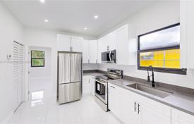 3 odalılar şehir içinde müstakil ev 88 m² Miami'de, Amerika Birleşik Devletleri. $460,000