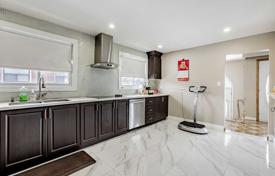 10 odalılar konak North York'da, Kanada. C$1,385,000