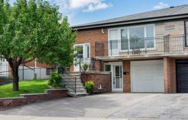 3 odalılar konak North York'da, Kanada. C$939,000