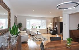 12 odalılar şehir içinde müstakil ev North York'da, Kanada. C$2,521,000