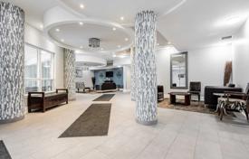 6 odalılar daire Scarborough'da, Kanada. C$741,000