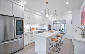 8 odalılar konak Old Toronto'da, Kanada. C$2,019,000