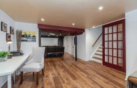 8 odalılar şehir içinde müstakil ev Etobicoke'de, Kanada. C$1,655,000