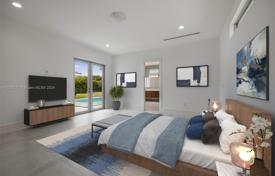 5 odalılar şehir içinde müstakil ev 429 m² Miami'de, Amerika Birleşik Devletleri. $2,850,000