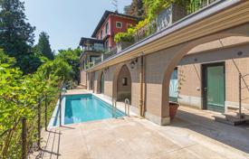 11 odalılar villa Meina'da, İtalya. 2,200,000 €
