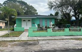 3 odalılar şehir içinde müstakil ev 186 m² Miami Gardens'da, Amerika Birleşik Devletleri. $525,000