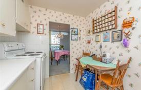 3 odalılar daire North York'da, Kanada. C$693,000