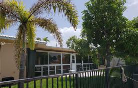 Yazlık ev – North Miami Beach, Florida, Amerika Birleşik Devletleri. $1,199,000