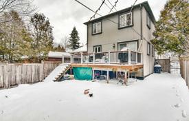11 odalılar şehir içinde müstakil ev East York'da, Kanada. C$1,896,000