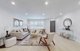9 odalılar şehir içinde müstakil ev North York'da, Kanada. C$1,548,000