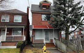 11 odalılar şehir içinde müstakil ev York'da, Kanada. C$1,293,000