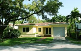 Yazlık ev – Coral Gables, Florida, Amerika Birleşik Devletleri. $839,000
