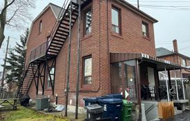 11 odalılar şehir içinde müstakil ev York'da, Kanada. C$1,114,000