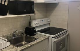 12 odalılar şehir içinde müstakil ev York'da, Kanada. C$1,748,000