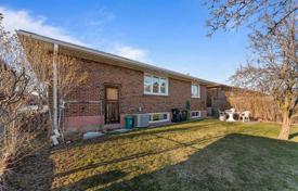 9 odalılar şehir içinde müstakil ev North York'da, Kanada. C$1,869,000