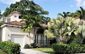 Yazlık ev – Coral Gables, Florida, Amerika Birleşik Devletleri. $1,049,000