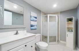4 odalılar şehir içinde müstakil ev North York'da, Kanada. C$1,621,000