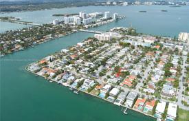 5 odalılar şehir içinde müstakil ev 248 m² Miami'de, Amerika Birleşik Devletleri. $1,262,000