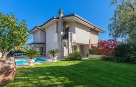 3 odalılar villa 250 m² Desenzano del Garda'da, İtalya. 960,000 €