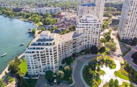 2 odalılar daire Lake Shore Boulevard West'da, Kanada. C$1,028,000