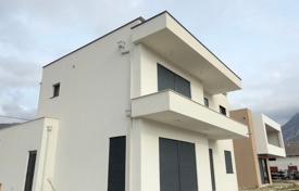 3 odalılar şehir içinde müstakil ev 225 m² Bar city'da, Karadağ. 410,000 €