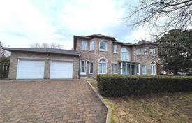 12 odalılar şehir içinde müstakil ev Scarborough'da, Kanada. C$2,580,000