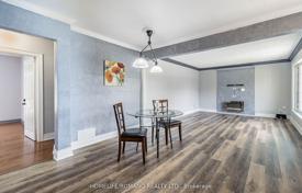 10 odalılar şehir içinde müstakil ev North York'da, Kanada. C$1,287,000
